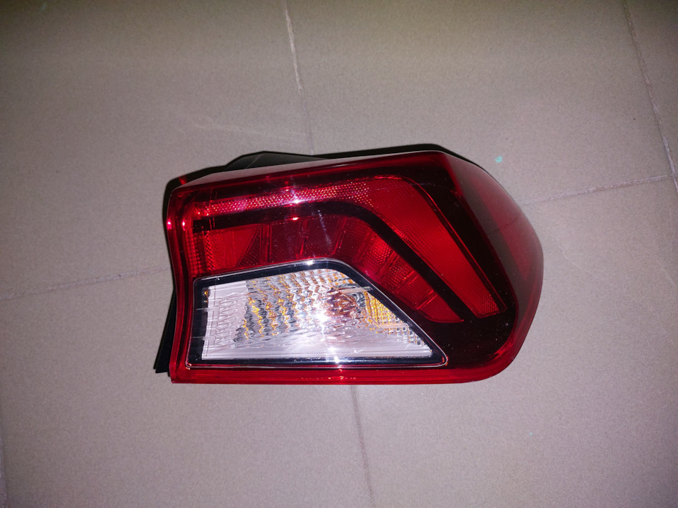 Фонарь задний "HYUNDAI/KIA" правый KIA K5 92402-L2000