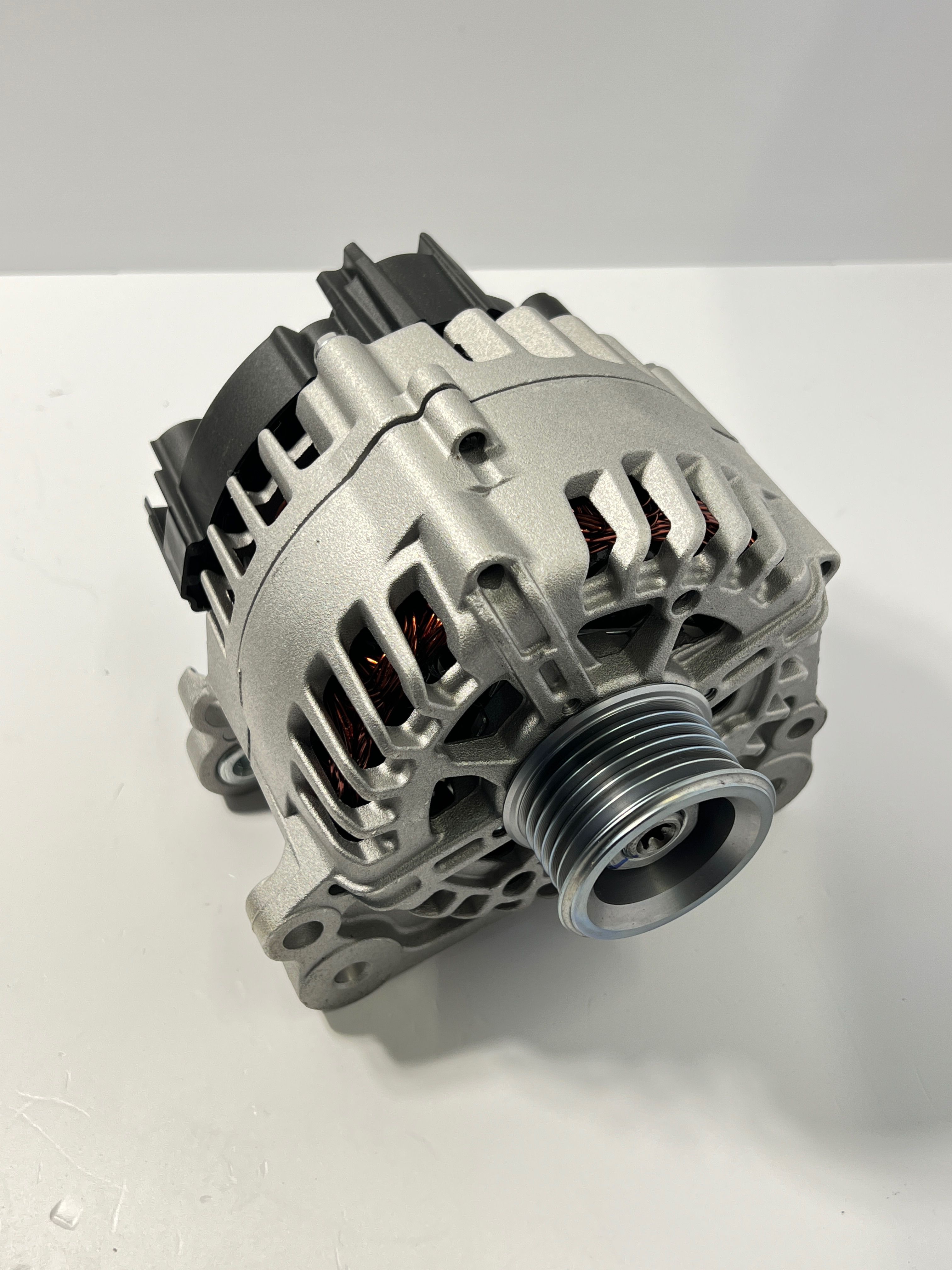 Генератор "SVES" в сборе VW/SKODA/AUDI SVES082689